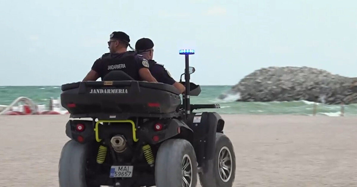Turiști evacuați de pe plaja din Costinești din cauza unei drone