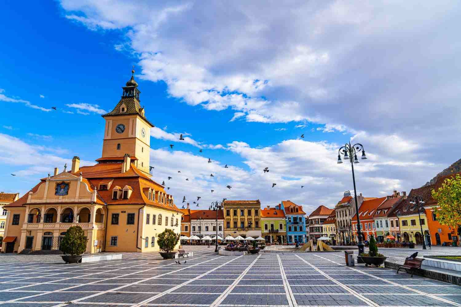 România: Românii fug de țară, străinii vin masiv