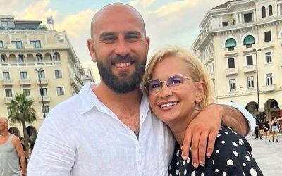 Paula Chirilă, ipostază pe plaja din Grecia cu iubitul