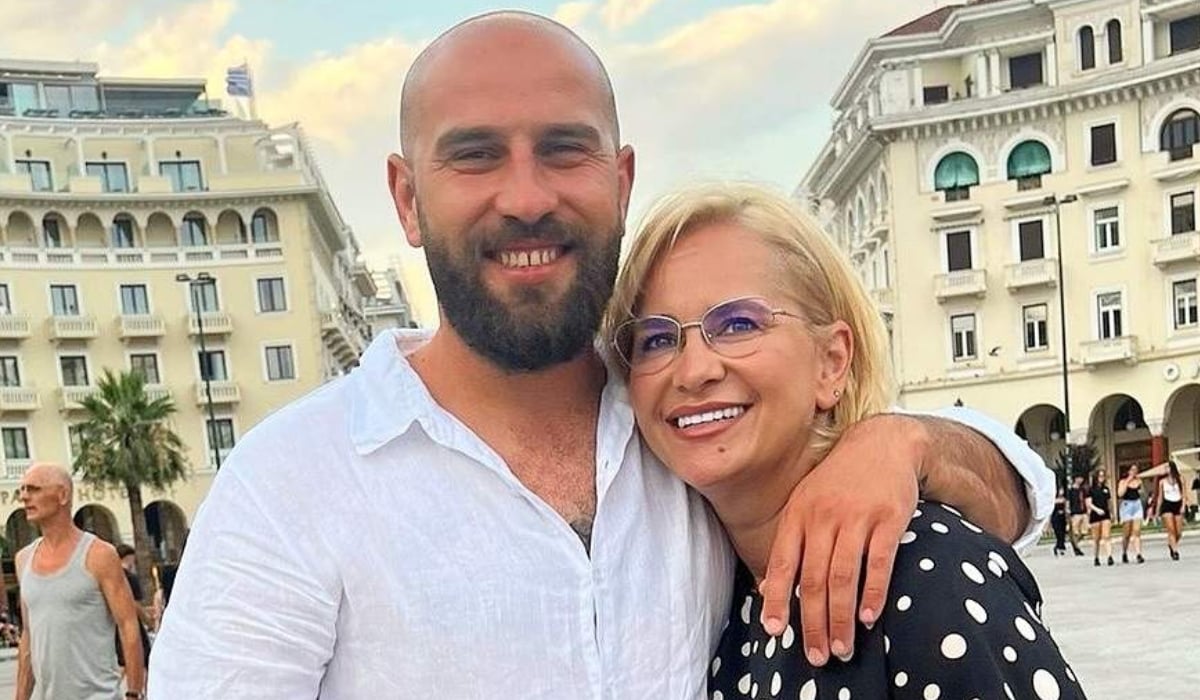 Paula Chirilă, ipostază pe plaja din Grecia cu iubitul