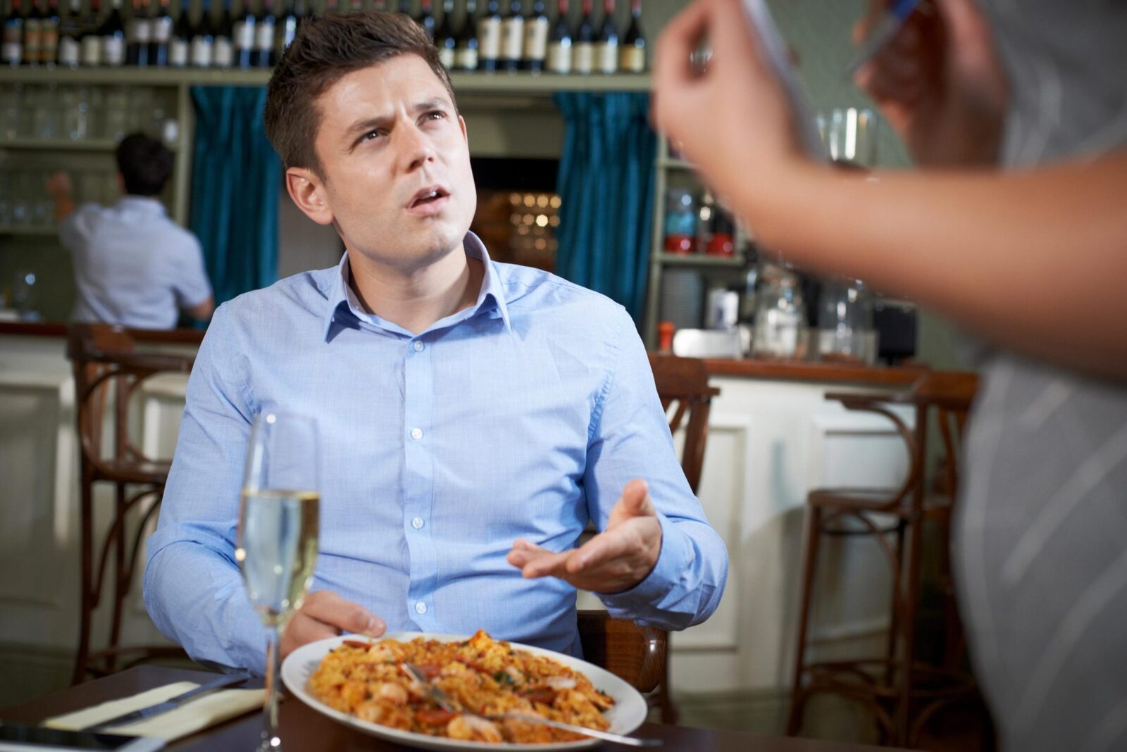 Nota refuzată la restaurant? Ce drepturi ai dacă mâncarea e diferită