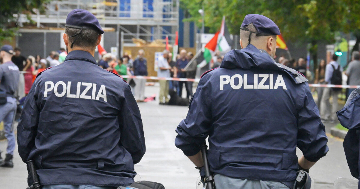 Rachete NATO camuflate, depistate în Italia. Un francez, reținut