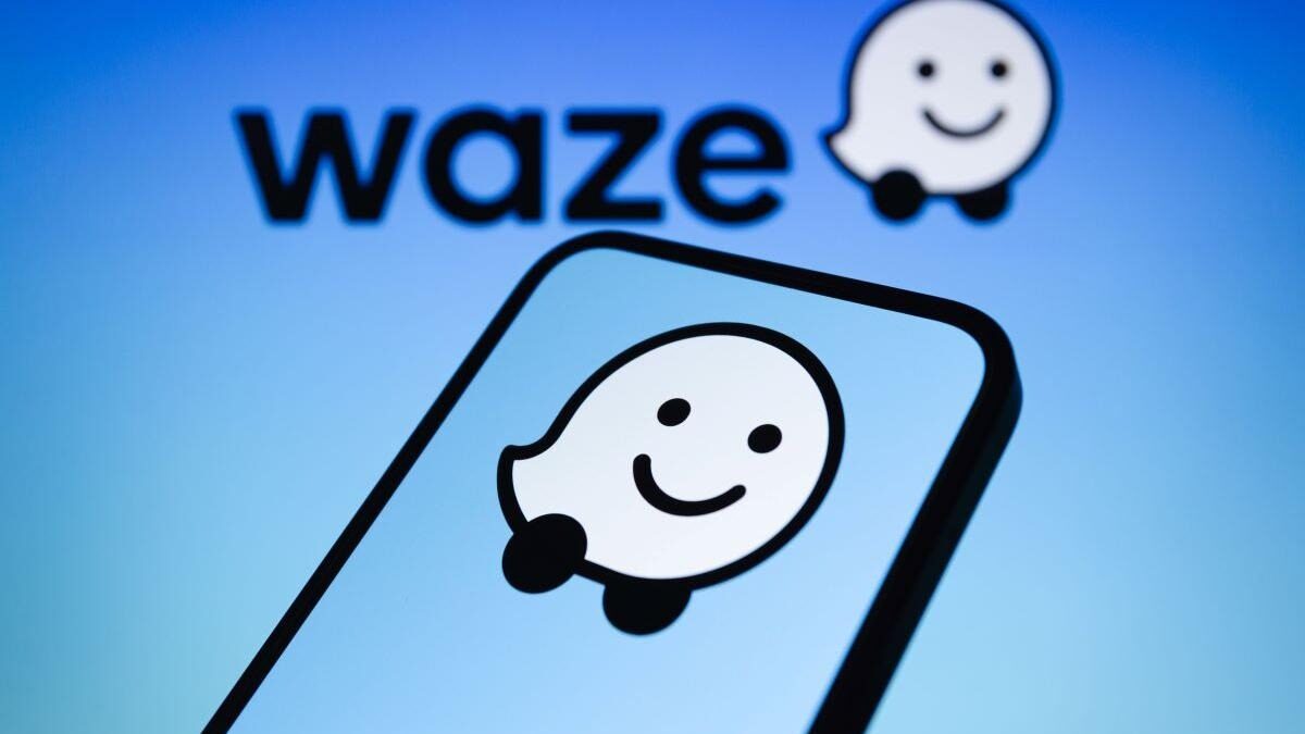 Waze: Atenție la drum, fără mâini de pe volan!