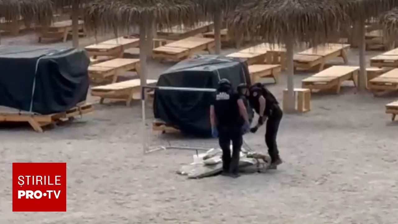 Turiste curajoase au dezamorsat o dronă-bombă din mare