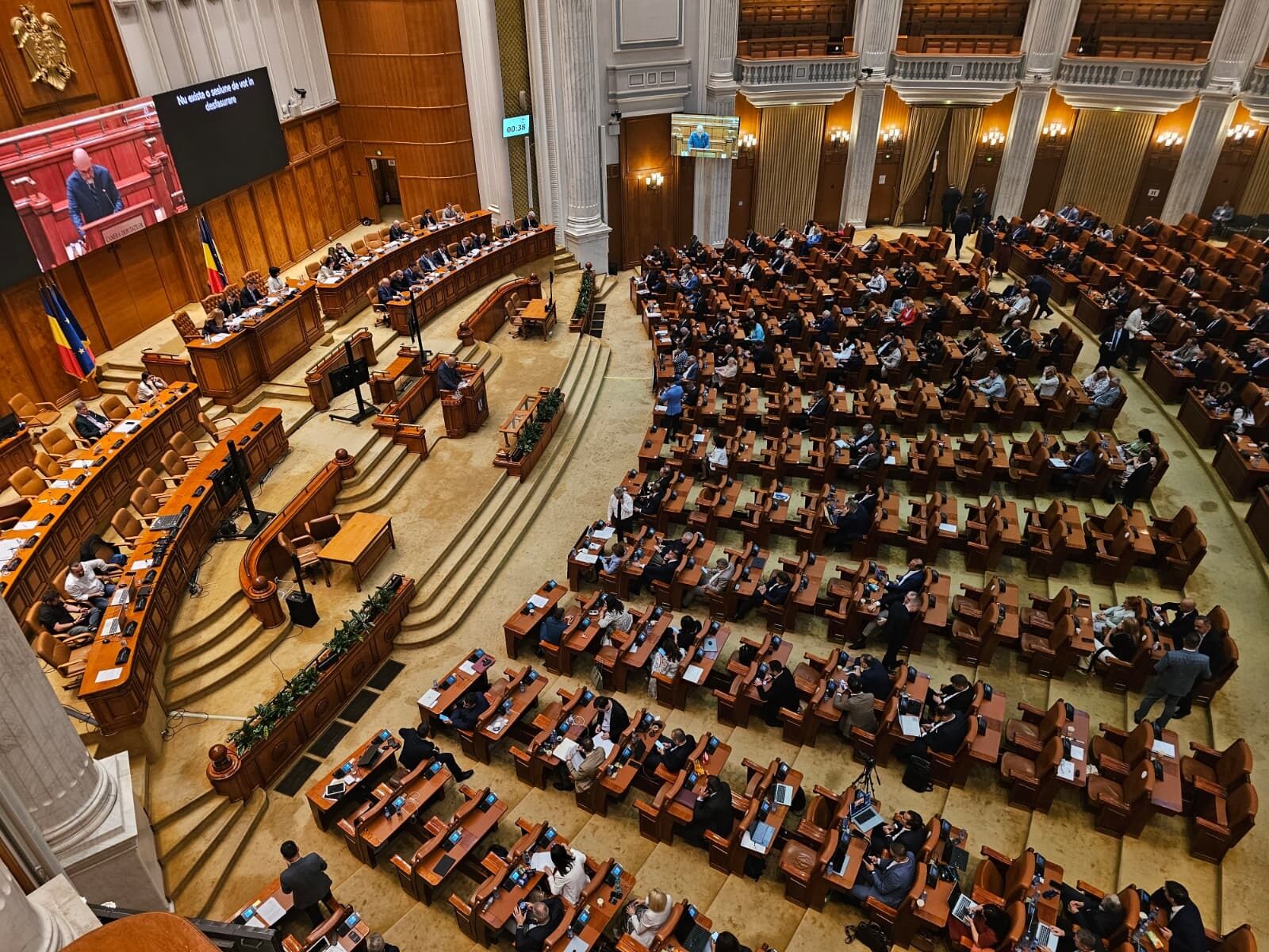 PNRR și SAFE, votate în scandal. AUR, SOS contra „decarbonizării”