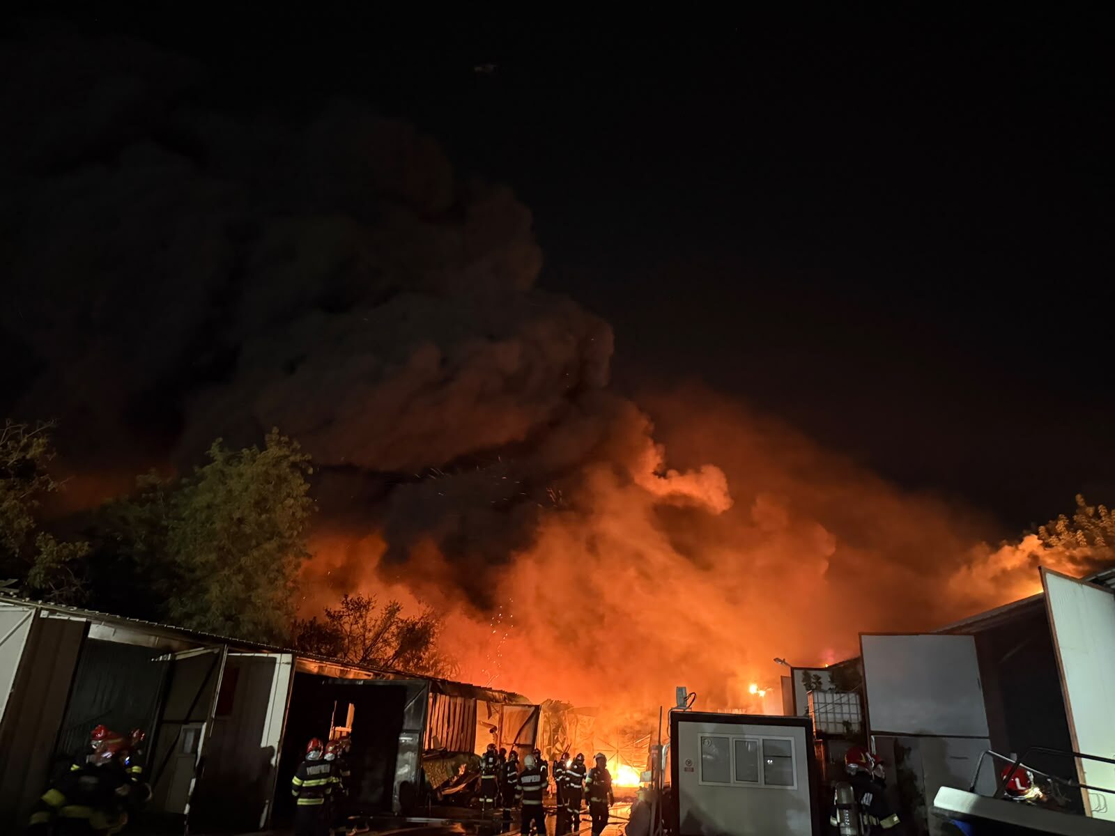 Incendiu uriaș în București, fum dens pe cer. RO-Alert!