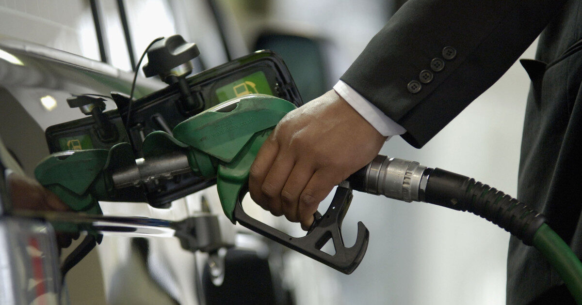 Carburanți mai ieftini vineri în București și marile orașe