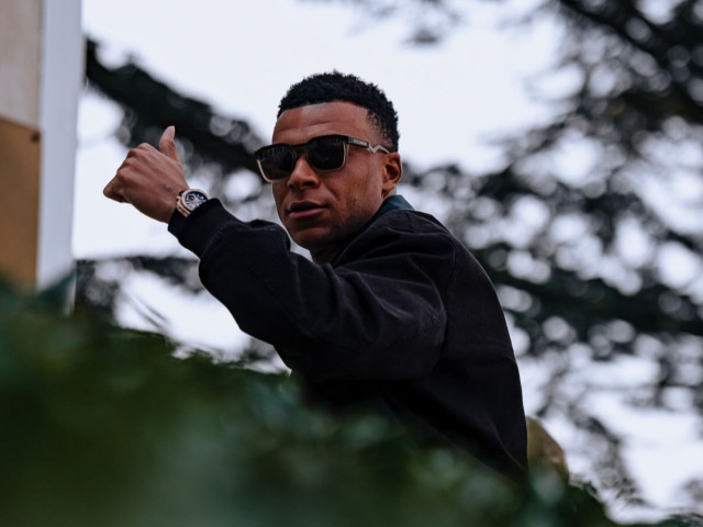 Mbappe, Moștenirea lui Pele: Francezul semnează și vrea să-l egaleze