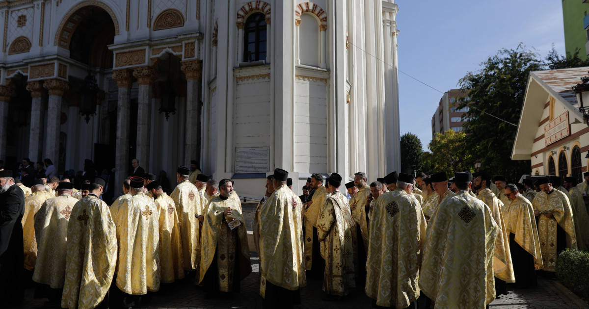 Pelerinaj pe 11 august: Primul sfânt român, moaște expuse