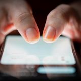 Româncă, țepuită cu 45.000 euro pe WhatsApp, crezând în moștenire