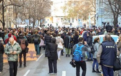UE taie banii: Societatea civilă, lovită crunt global