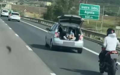 A1 Sibiu: Nebunie în trafic, filmat din portbagaj, cu motociclist complice