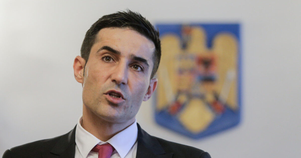 Manda, către Bolojan: „Faceți și dumneavoastră un sacrificiu. Plecați”