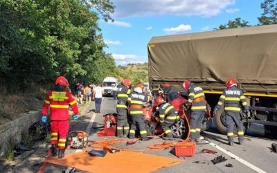 Tragedie rutieră: 3 morți, inclusiv un copil, după impact cu camion militar