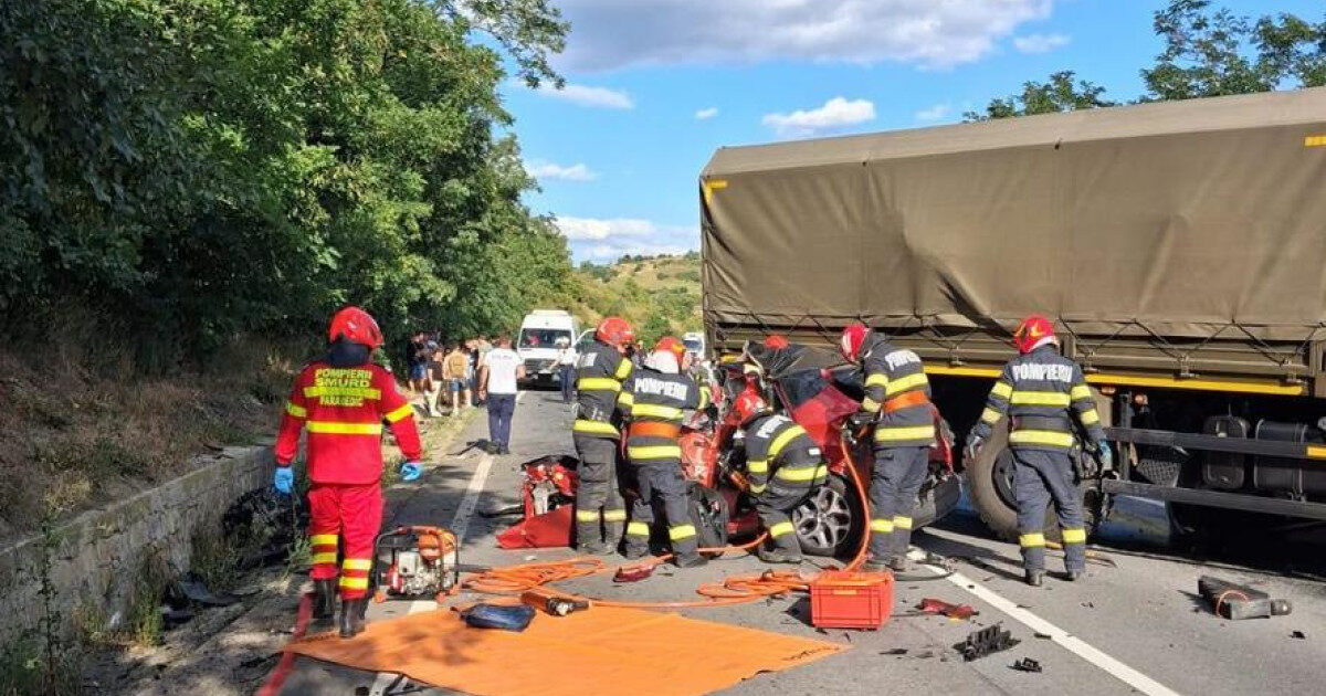 Tragedie rutieră: 3 morți, inclusiv un copil, după impact cu camion militar