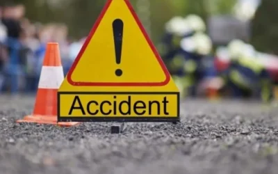 DN73 blocat: Autobasculantă răsturnată, pompieri la fața locului