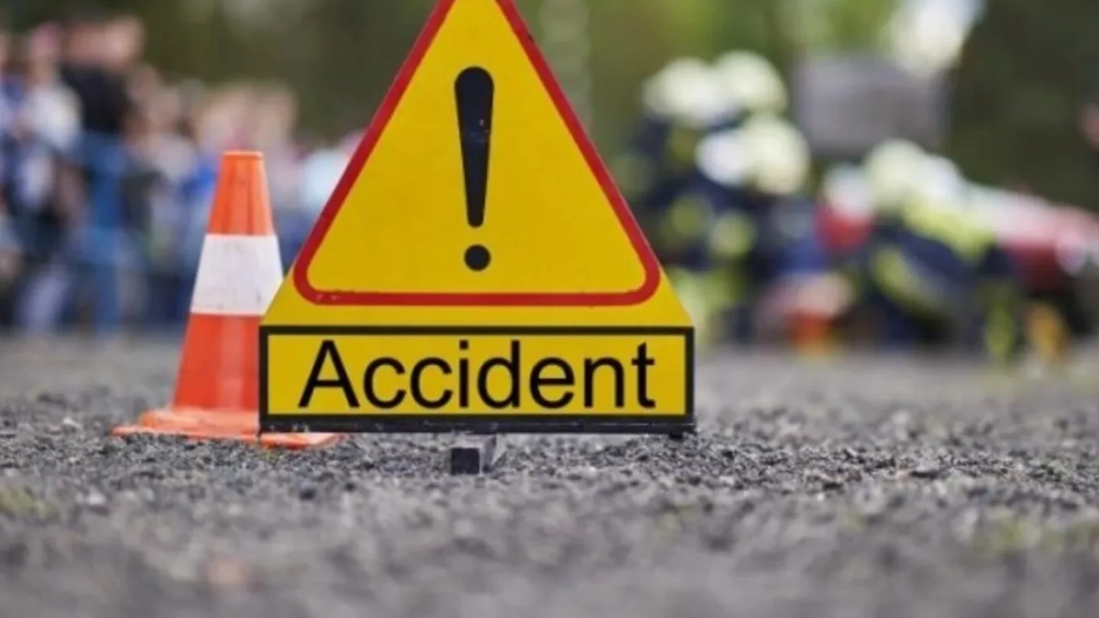 DN73 blocat: Autobasculantă răsturnată, pompieri la fața locului