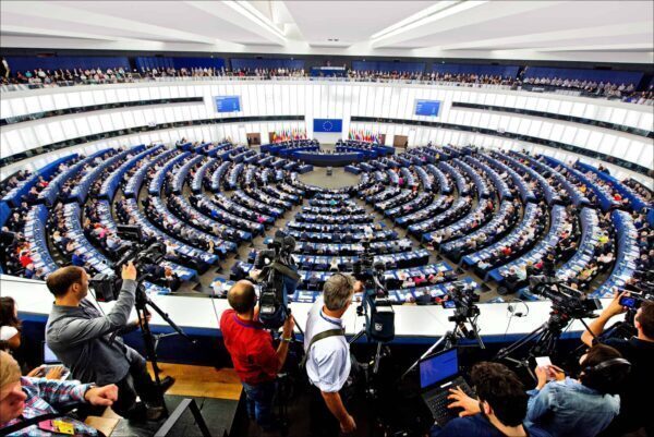 România sub presiune: Fonduri UE înghețate, banii europeni, nu cec în alb
