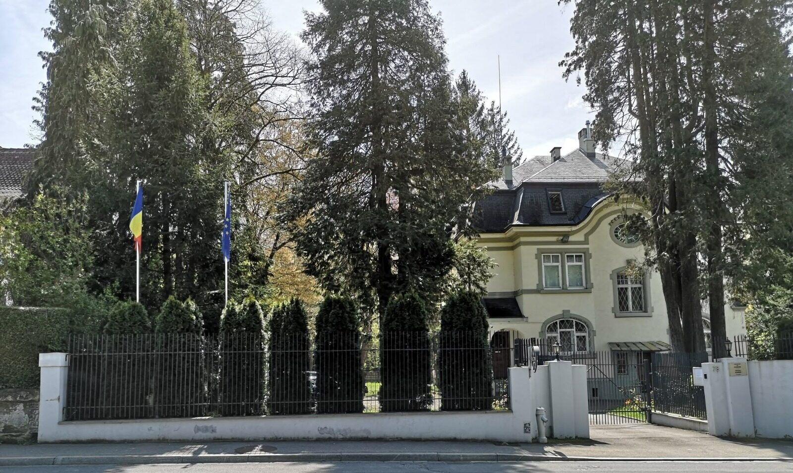 Ambasada României, atacată cu foc în Elveția. MAE confirmă