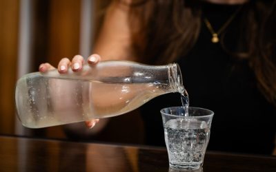 Bea apă la oră! Evită canicula, nu te deshidrata