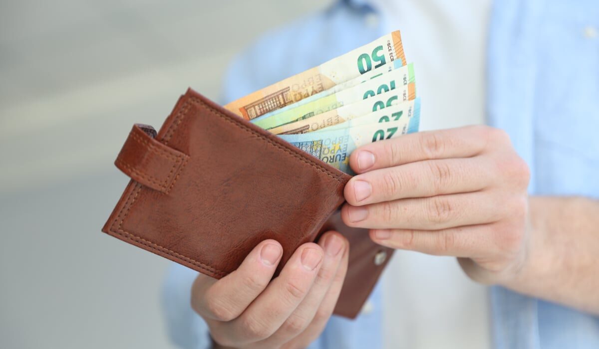 Elveția cheamă muncitori în construcții: Salarii de 8.900 euro
