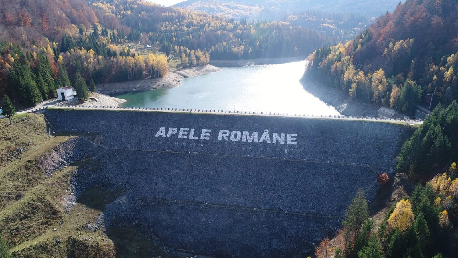 Apă în deficit: Lacurile 70%, risc de 66% / 180 de localități, restricții