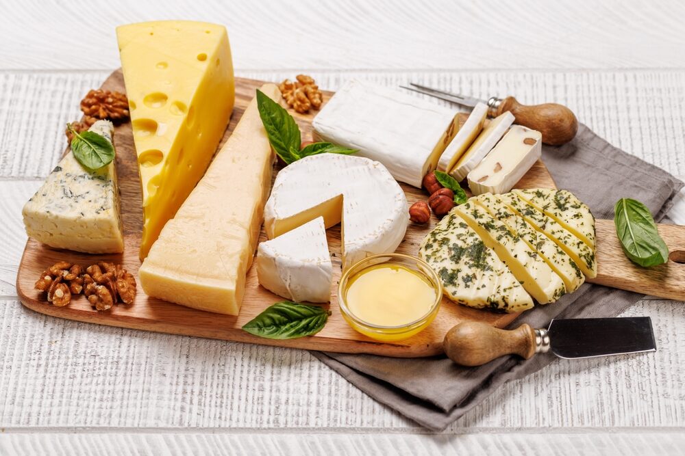Brânza sănătoasă: Sortimente slabe caloric și cele cu riscuri ascunse