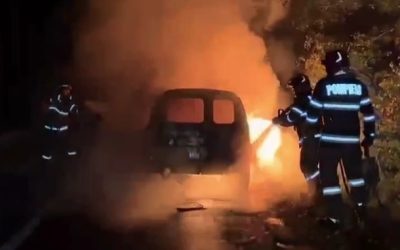 Argeș: Mașină, scrum după un incendiu violent – VIDEO