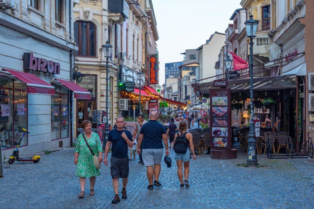 Românii fug de vacanța-n țară. De ce?