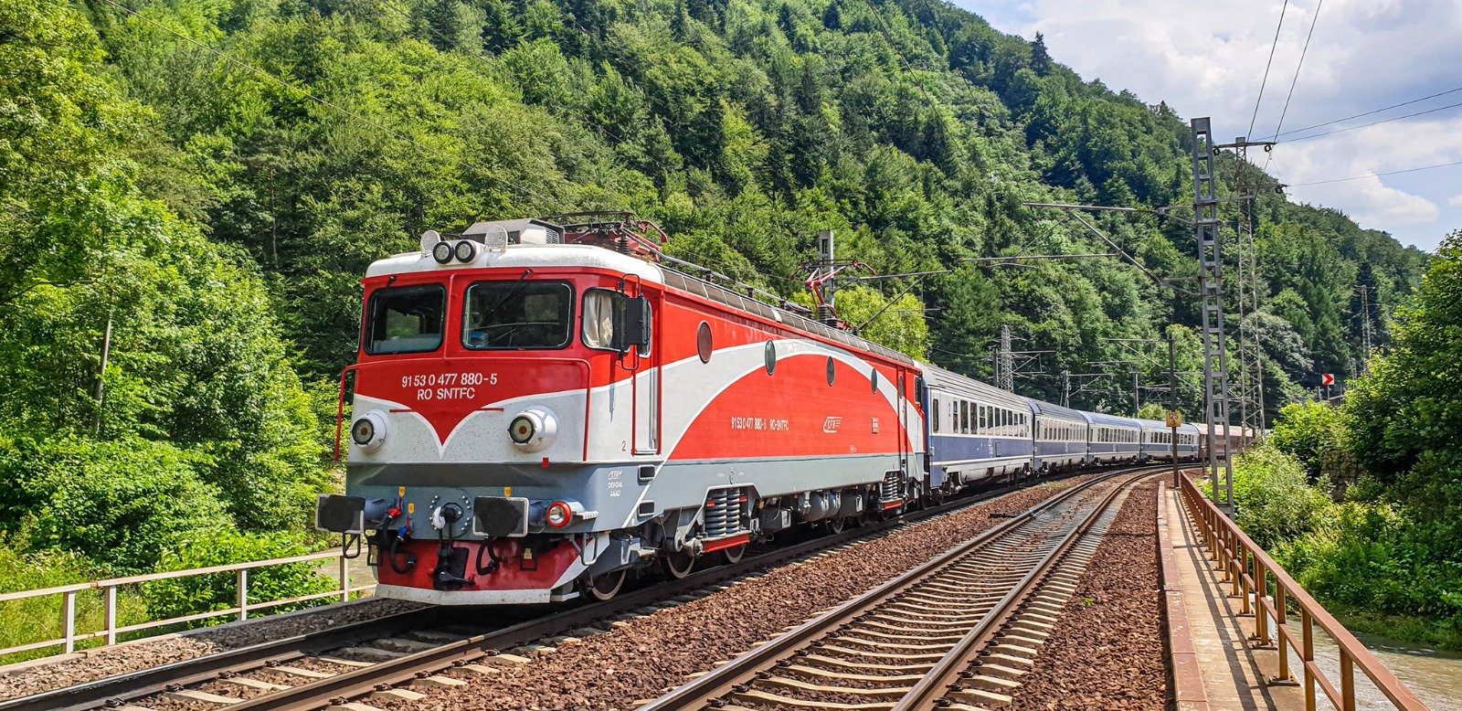 Locomotive diesel pe linia electrificată: Risipă de bani PNRR Cluj-Oradea