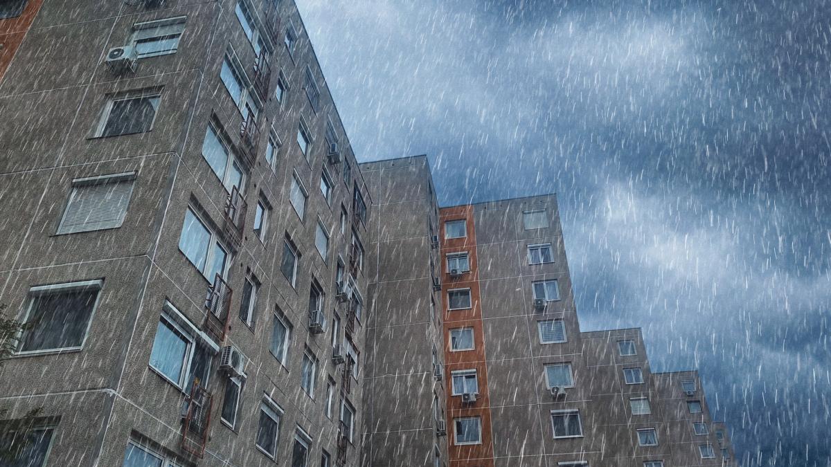 Apa de ploaie, o armă contra caniculei și AC-ului