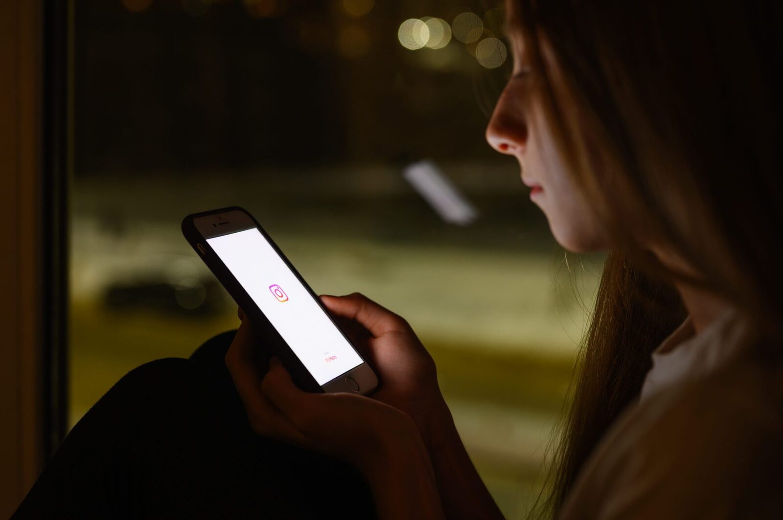 Unul din trei copii, expus la imagini sexuale online