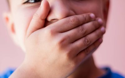 Copiii mint: Psihologii explică motivele și ce fac părinții