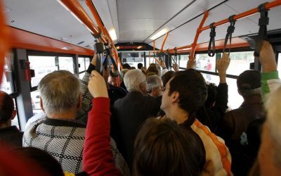STB dă tonul: STOP scandalului cu telefoane și muzică tare în autobuze
