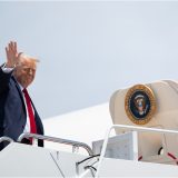 Trump, cărat în secret cu un cărucior de catering