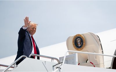 Trump, cărat în secret cu un cărucior de catering