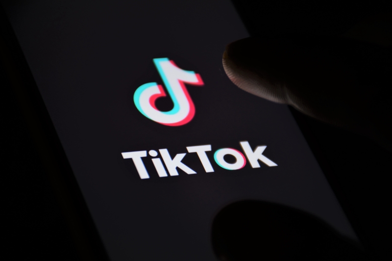 TikTok, amendă CNA: „Ambulanța neagră” dispare de pe platformă