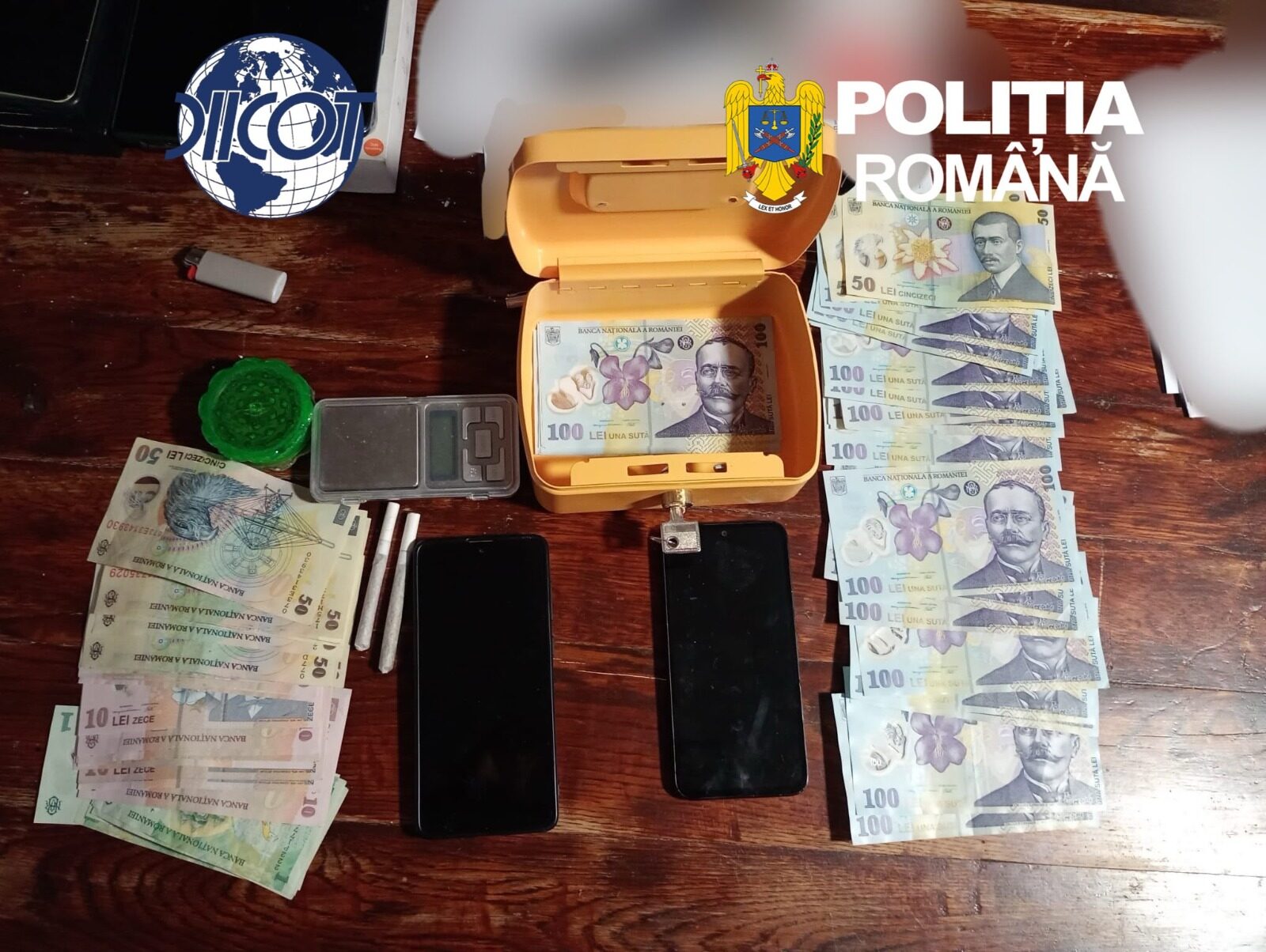 Copil-drogaș la Arad: Șapte reținuți