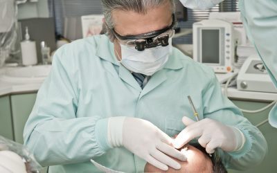 Stomatolog reținut la Botoșani: Peste 1000 de servicii fictive