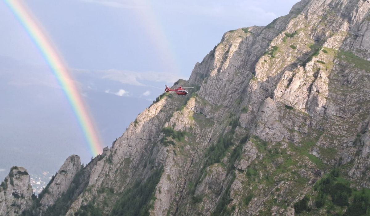Germani blocați pe cel mai înalt perete din România, salvați după apel la 112