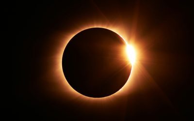 Eclipsa 2026: Vezi Soarele în siguranță, fără aparate