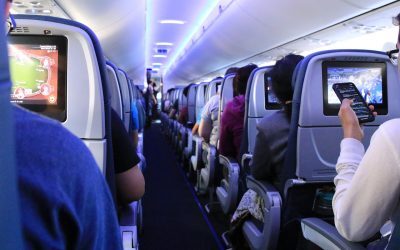 Glonț într-un Boeing 737: Pasagerii evacuați de urgență