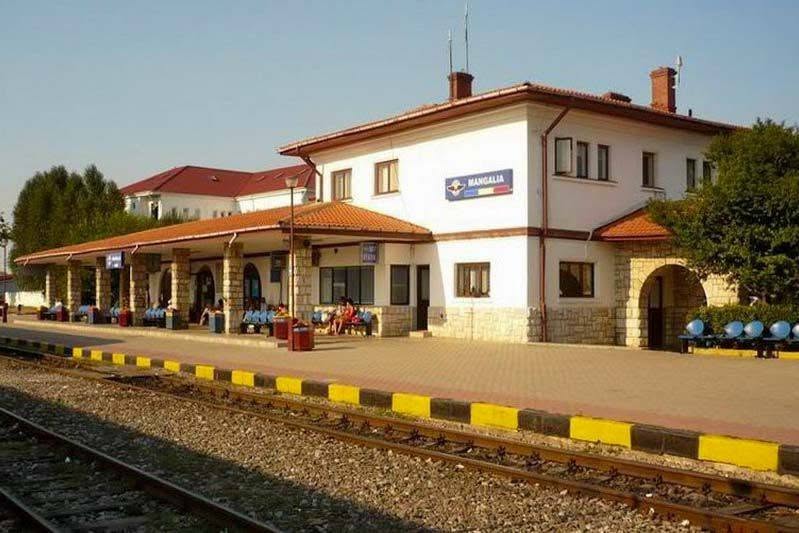 Tânără, 19 ani, lovită de tren în gara Mangalia. Căști au redus șansele
