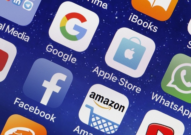 Americanii cer frâiele gigantice de social media