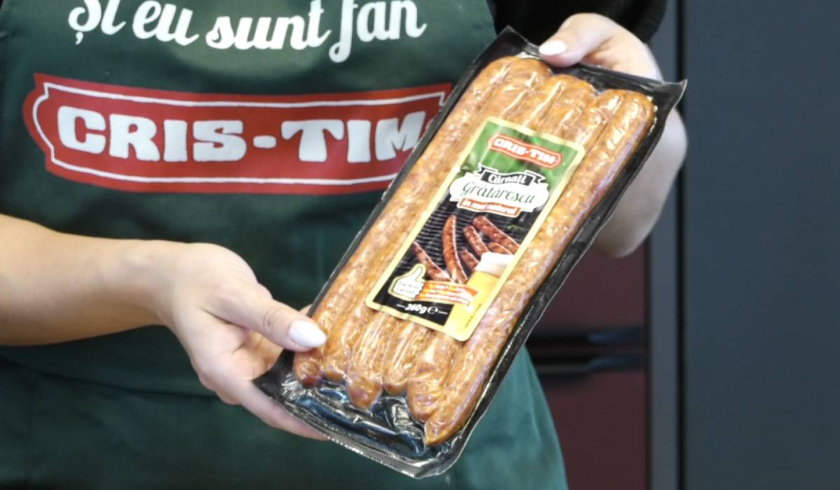 Pizza rapidă cu Cârnați Grătărescu: Gustare delicioasă