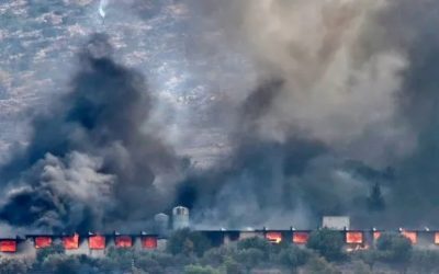 Incendii lângă Atena: Grecia sufocată de căldură și flăcări
