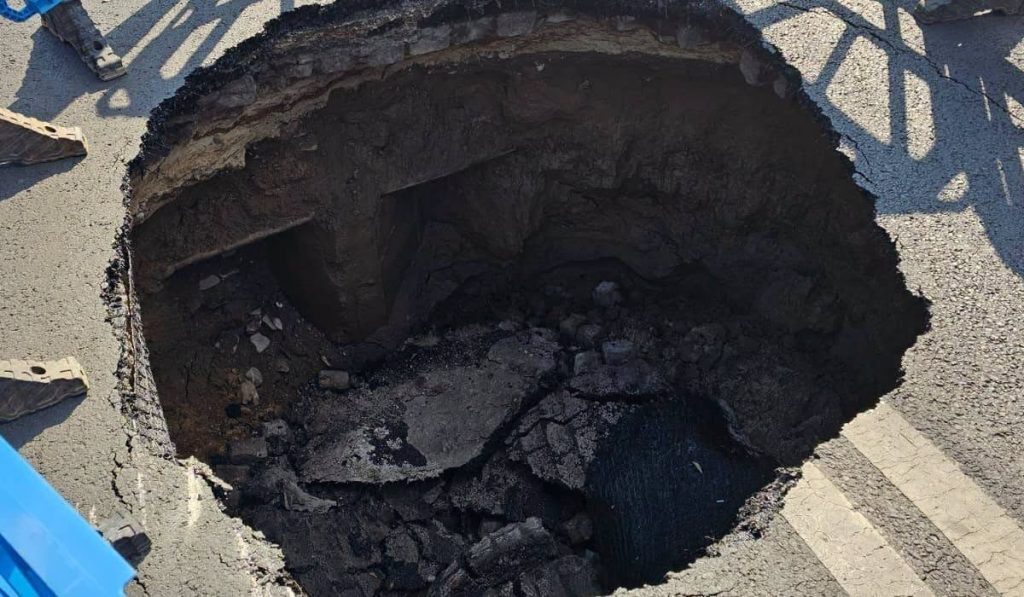 Groapă imensă pe Bulevardul Eroilor, București: Ce s-a întâmplat