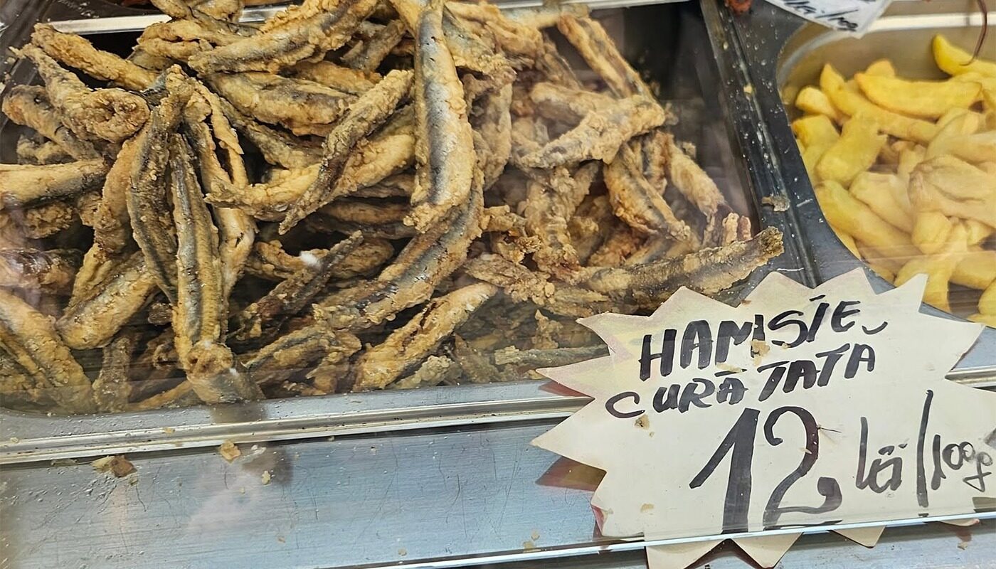 Hamsii la mare: O minciună prăjită pe litoral