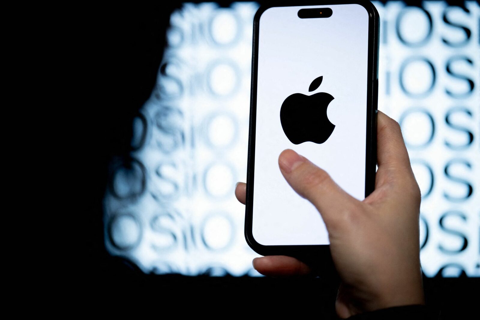 Apple creează AI special pentru China