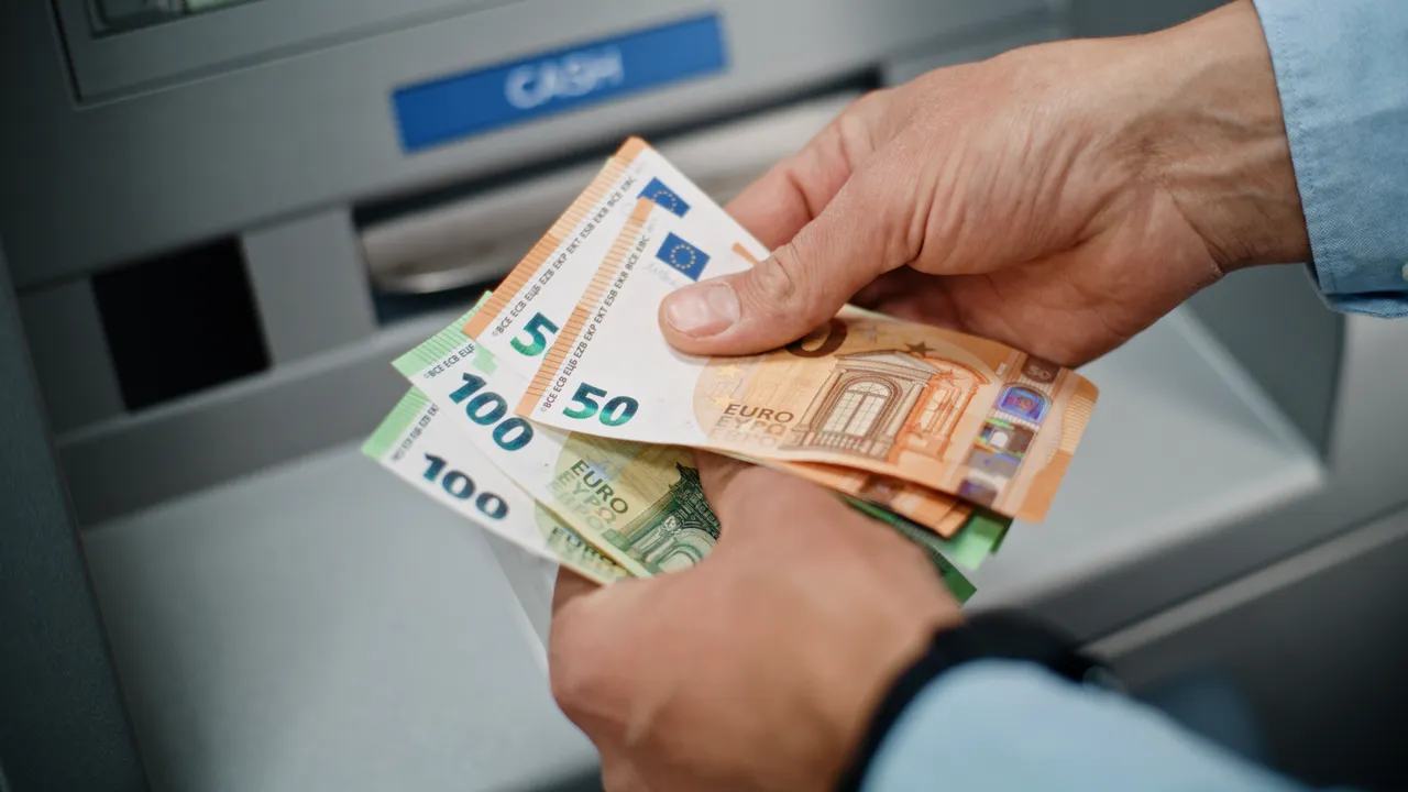 Leul scade: BNR anunță cursul pentru vineri